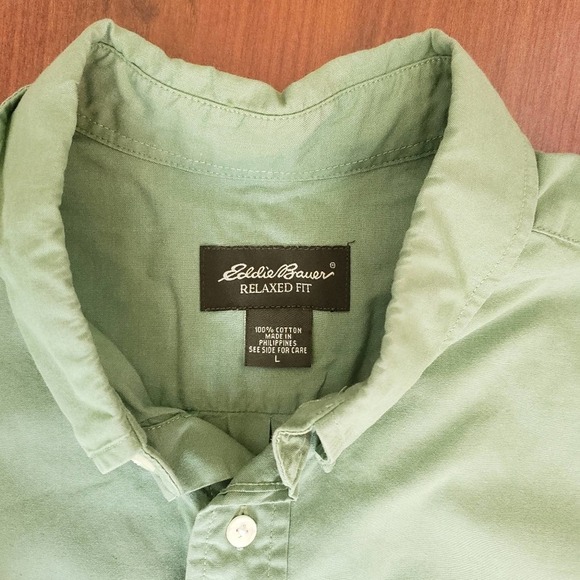 EDDIE BAUER RELAXED FIT GREEN BUTTON DOWN SIZE LAR - Picture 3 of 6